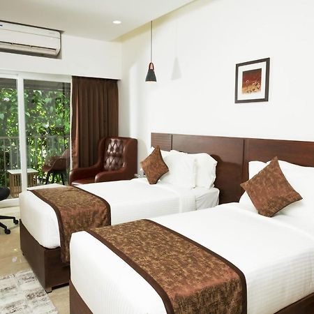 The Runway Hotel Kochi Bagian luar foto
