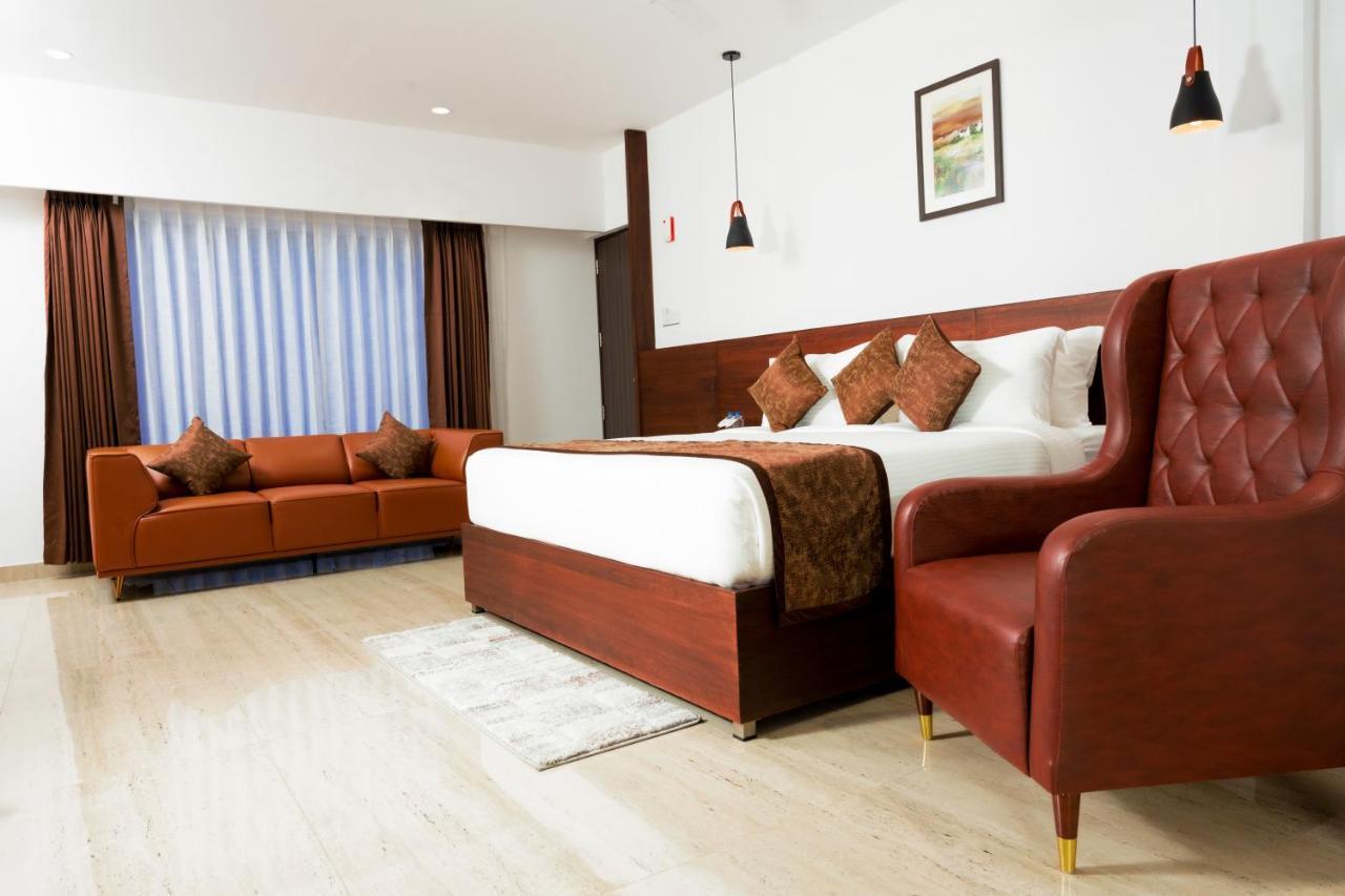 The Runway Hotel Kochi Bagian luar foto
